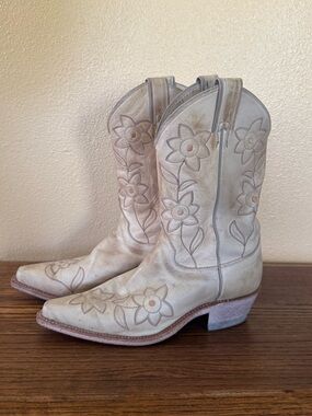 Women’s Cream Leather Floral Western Justin Boots - Size 8B